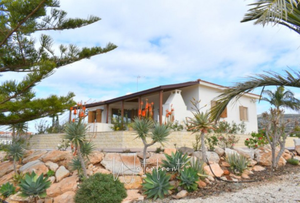 Bungalow For Sale  in  Sea Caves - St.George