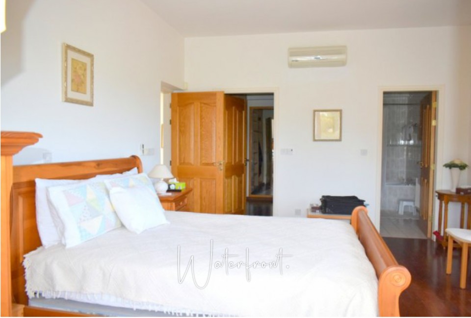 Bungalow For Sale  in  Sea Caves - St.George
