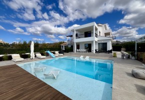 Detached Villa For Sale in Sea Caves - St.George, Paphos - S