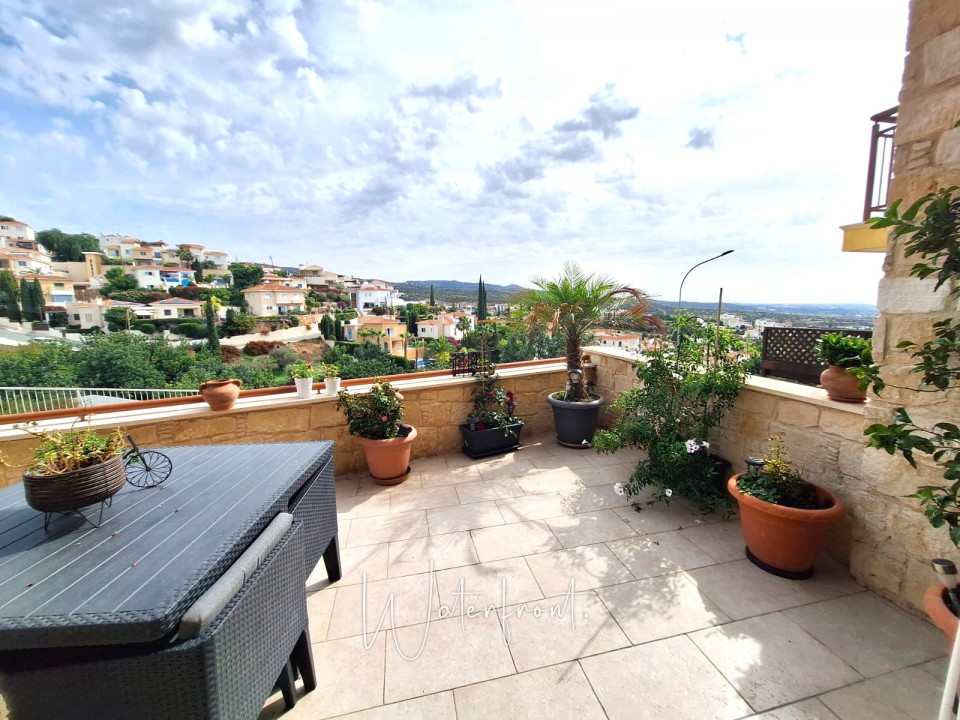 Town House For Sale  in  Peyia