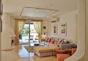 5 bedroom seafront Villa in Apollo Beach Villas, Chloraka 