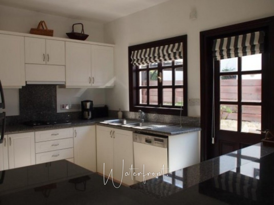 5 bedroom seafront Villa in Apollo Beach Villas, Chloraka 