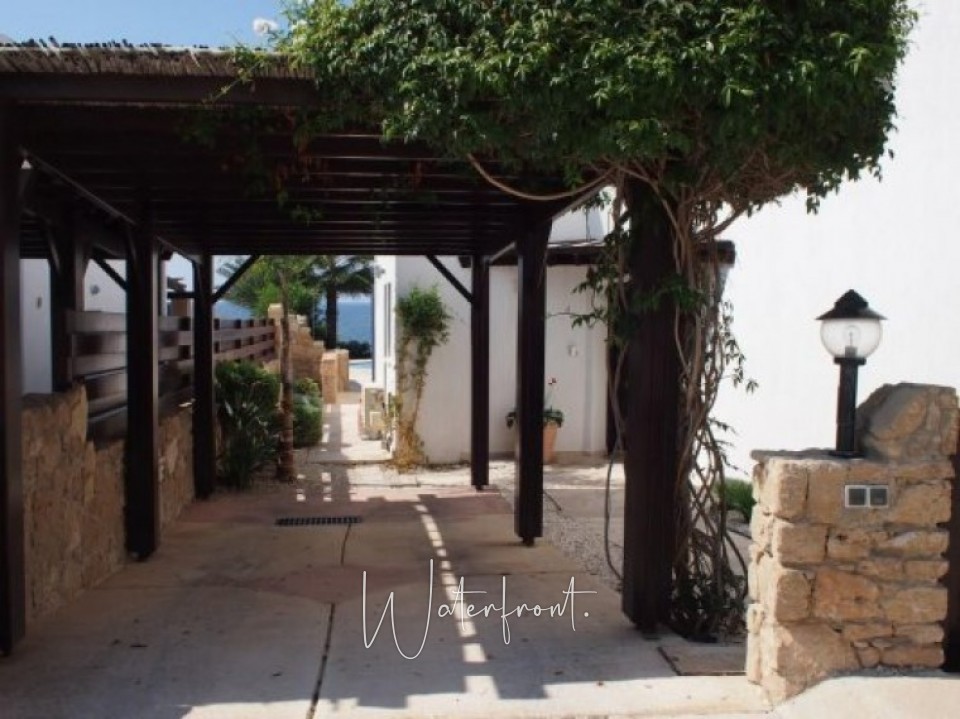 5 bedroom seafront Villa in Apollo Beach Villas, Chloraka 
