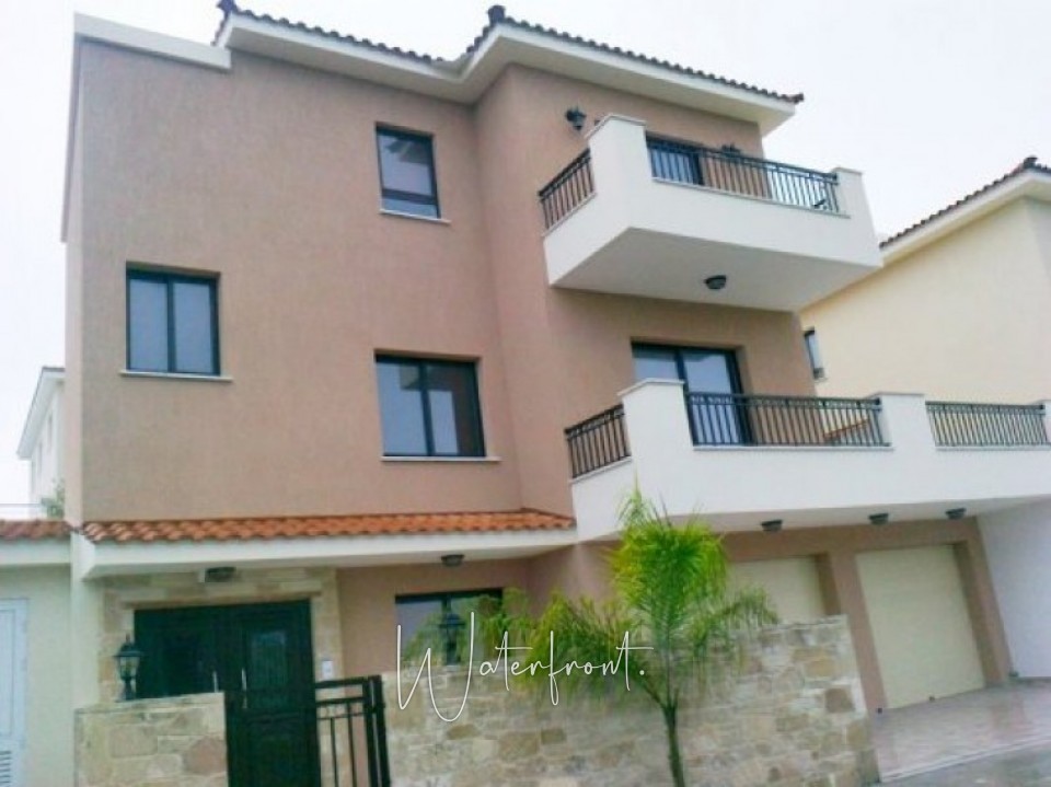 5 Bedroom Detached House in Tsada