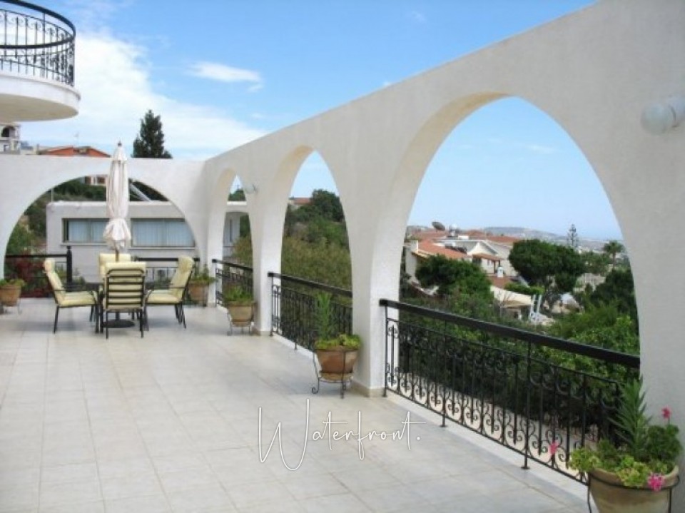 Large Veranda Facing West