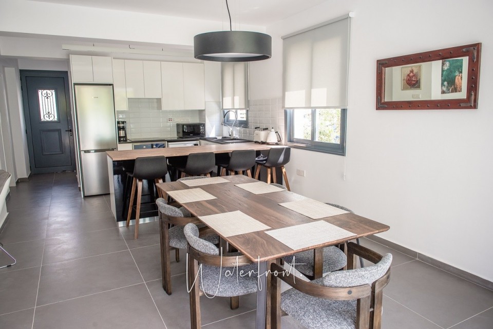 Building For Sale  in  Kissonerga