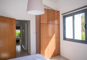 Building For Sale  in  Kissonerga