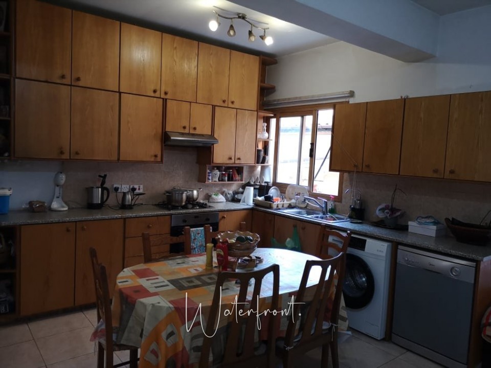 Building For Sale  in  Yeroskipou